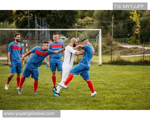 足球明星之间的激烈对抗与幽默羞辱瞬间大盘点